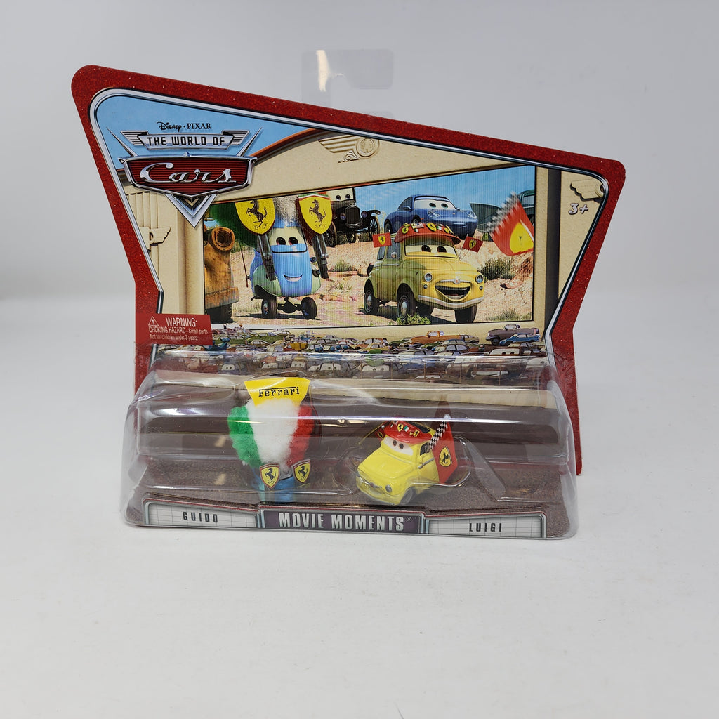 フェラーリ　Ferrari ルイジ　グイド Movie カーズ ミニカー Disney Pixar Cars Pitt Crew Luigi W/ Ferrari Flag Diecast Set 1:55