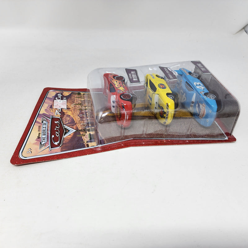 Piston Cup Gift Pack * Disney Pixar The World of CARS