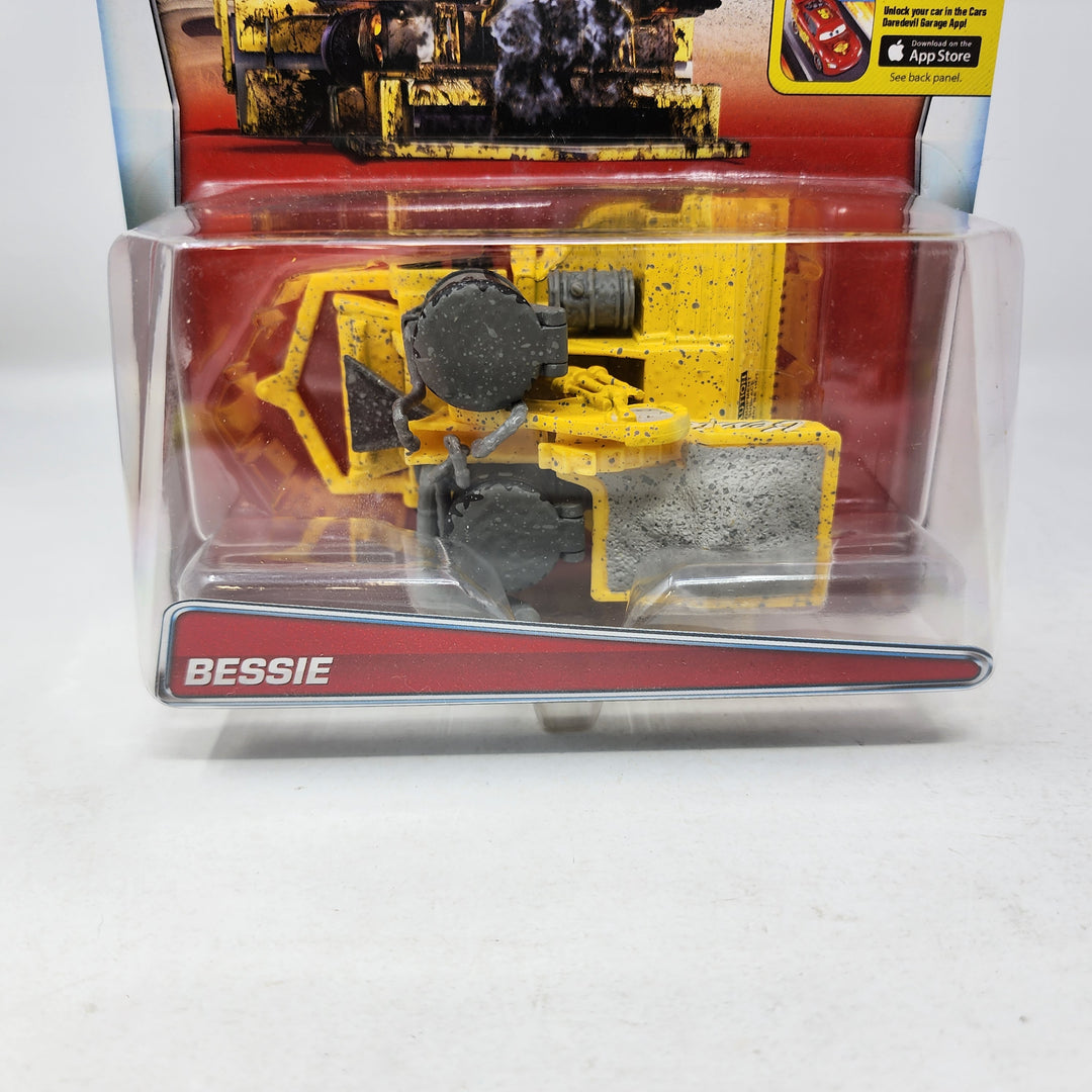 Bessie Sheriff's Impound Lot * Disney Pixar CARS * Deluxe Series