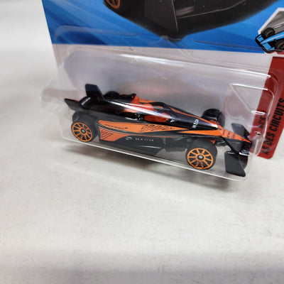 Formula E Gen3 #194 * McLaren Racing * 2025 Hot Wheels  NEW! N Case