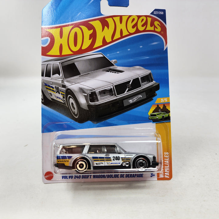 ミニカー Hot Wheels Volvo 240 Drift Wagon Volvo 240 Drift Wagon - Hot Wheels Slammed Edition, Diecast