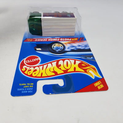 Hiway Hauer NYC Twin Towers * Hot Wheels * Blue Card