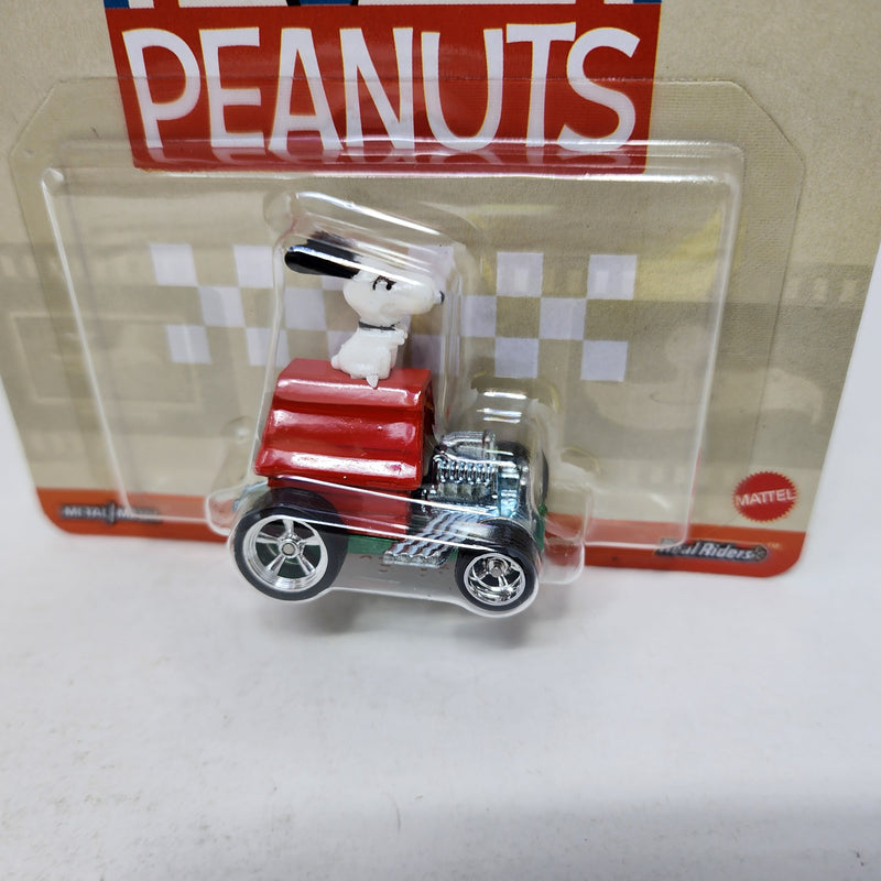 Snoopy Peanuts * 2025 Hot Wheels Premium Pop Culture Case M