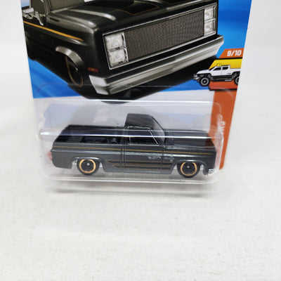 '83 Chevy Silverado #157 * BLACK * 2025 Hot Wheels  NEW! Case Q