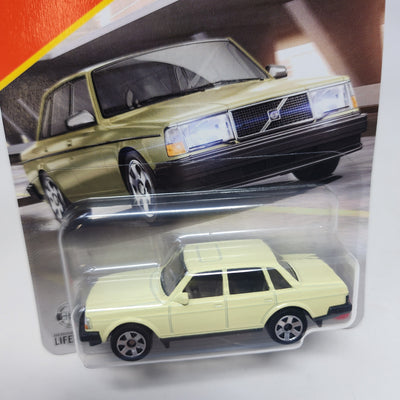 1986 Volvo 240 #122 * Yellow * 2025 Matchbox Basic Mainline