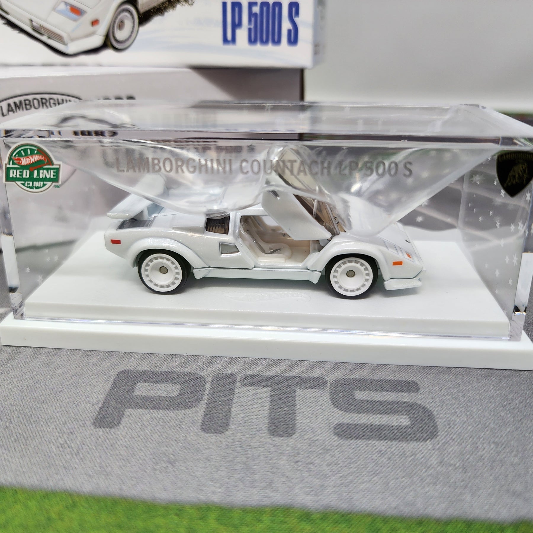 1982 Lamborghini Countach LP 500 S Holiday Car * Hot Wheels RLC