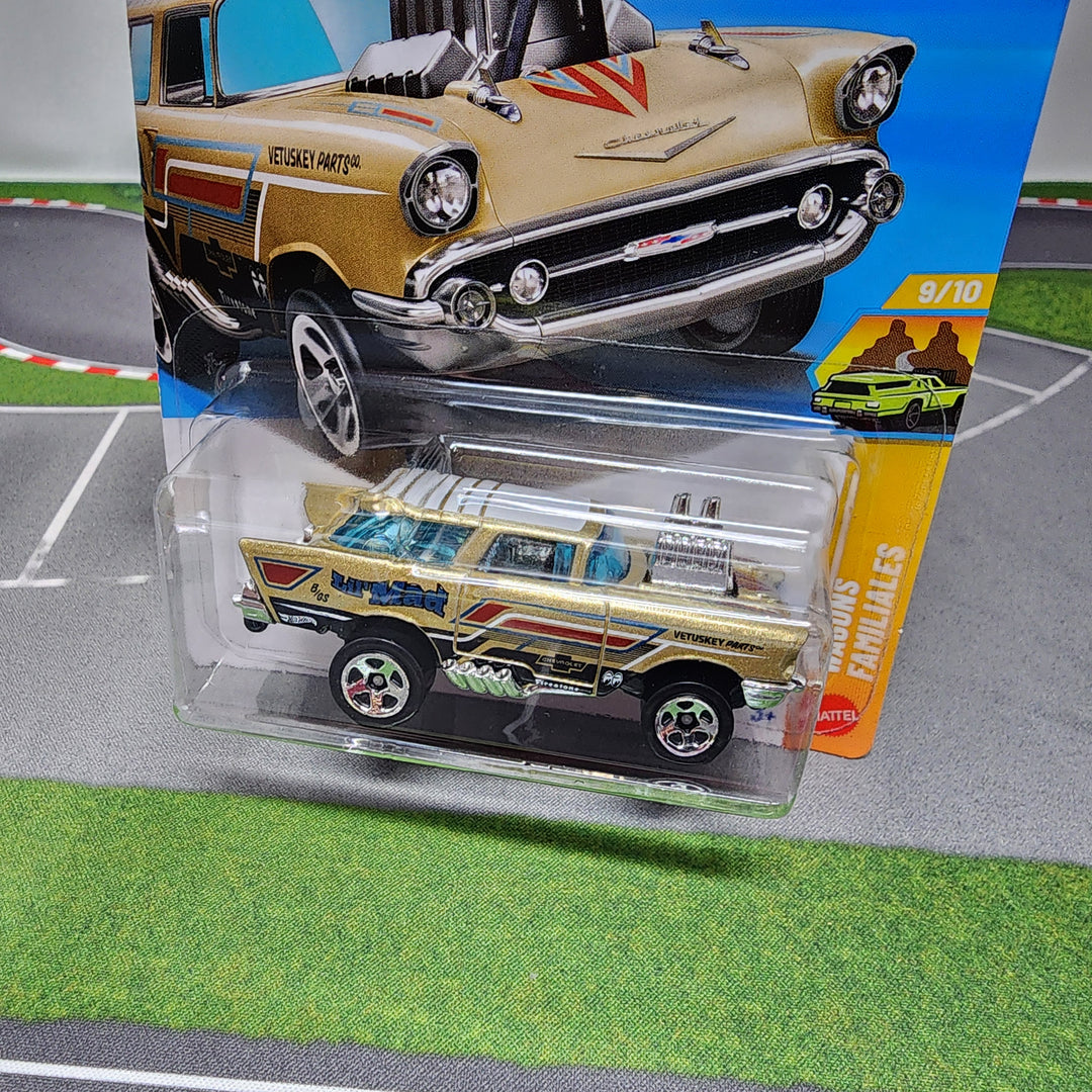 LIL Mad #215 Chevy Nomad * GOLD * 2026 Hot Wheels Case K