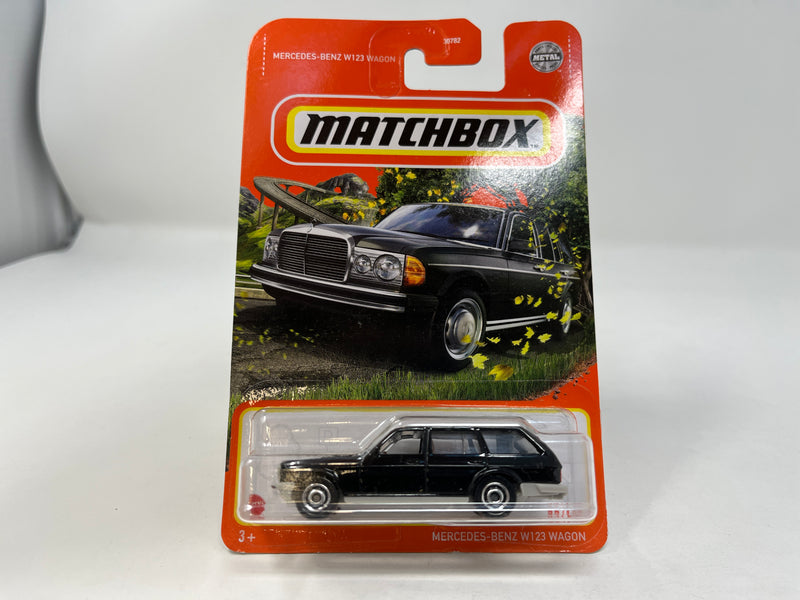 Mercedes-Benz W123 Wagon * Matchbox Basic Series * Black