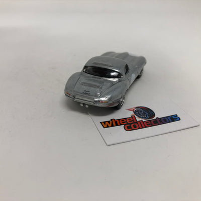 Jaguar Lightweight E-Type * Hot Wheels 1:64 scale Loose