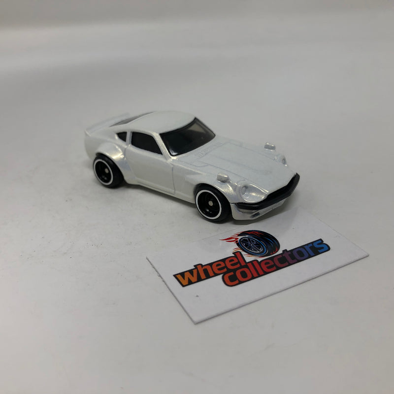 Datsun 240Z Cars & Donuts Car Culture * Hot Wheels 1:64 scale Loose