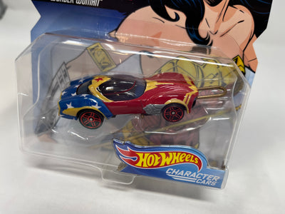 Wonder Woman w/ Action Feature *  Hot Wheels DC Character Cars