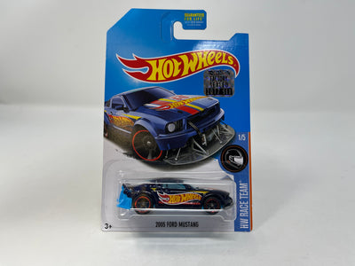 2005 Ford Mustang * Super Treasure Hunt * 2017 Hot Wheels w Factory Holo Sticker