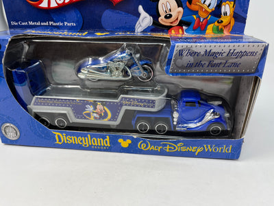 Walt Disney Disneyland Hauler * Hot Wheels Pavement Pounders