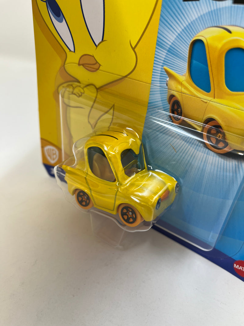 Tweety * NEW!! 2024 Hot Wheels Character Cars Case Q Release