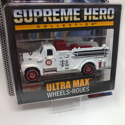 1963 Mack B model Fire Truck * White * Matchbox Supeme Hero w/ Ultra Max wheels
