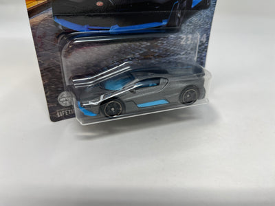 2018 Bugatti Divo * 2024 Matchbox European Streets Case D New!