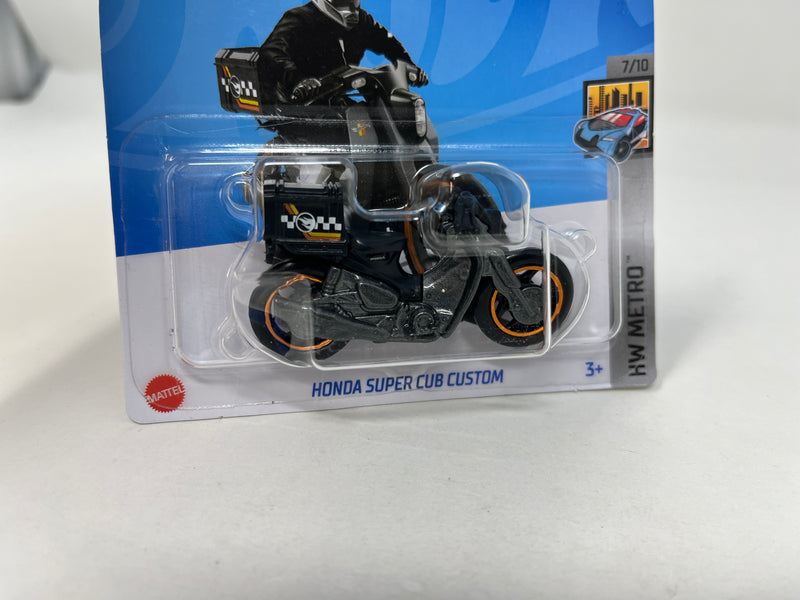 Honda Super Cub Custom * TREASURE HUNT * 2024 Hot Wheels SHORT CARD Case J