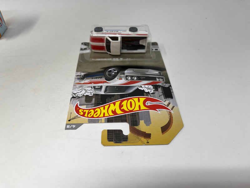 Datsun 620 4/8 * White * Hot Wheels Truck Series