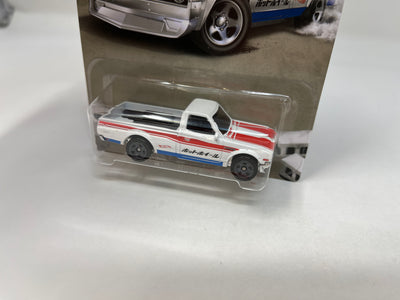 Datsun 620 4/8 * White * Hot Wheels Truck Series