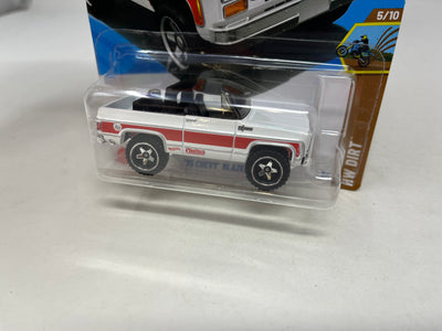 '75 Chevy Blazer Custom #115 * WHITE * 2025 Hot Wheels  NEW! M Case