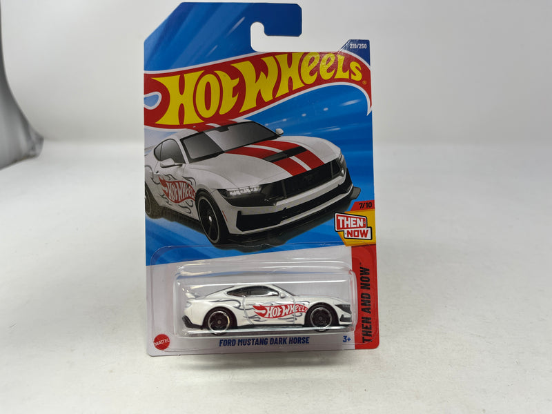Ford Mustang Dark Horse 