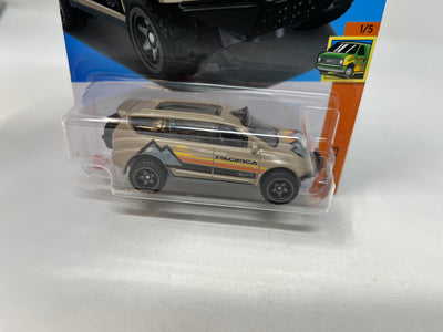 Chrysler Pacifica #182 * Tan * 2024 Hot Wheels Case K