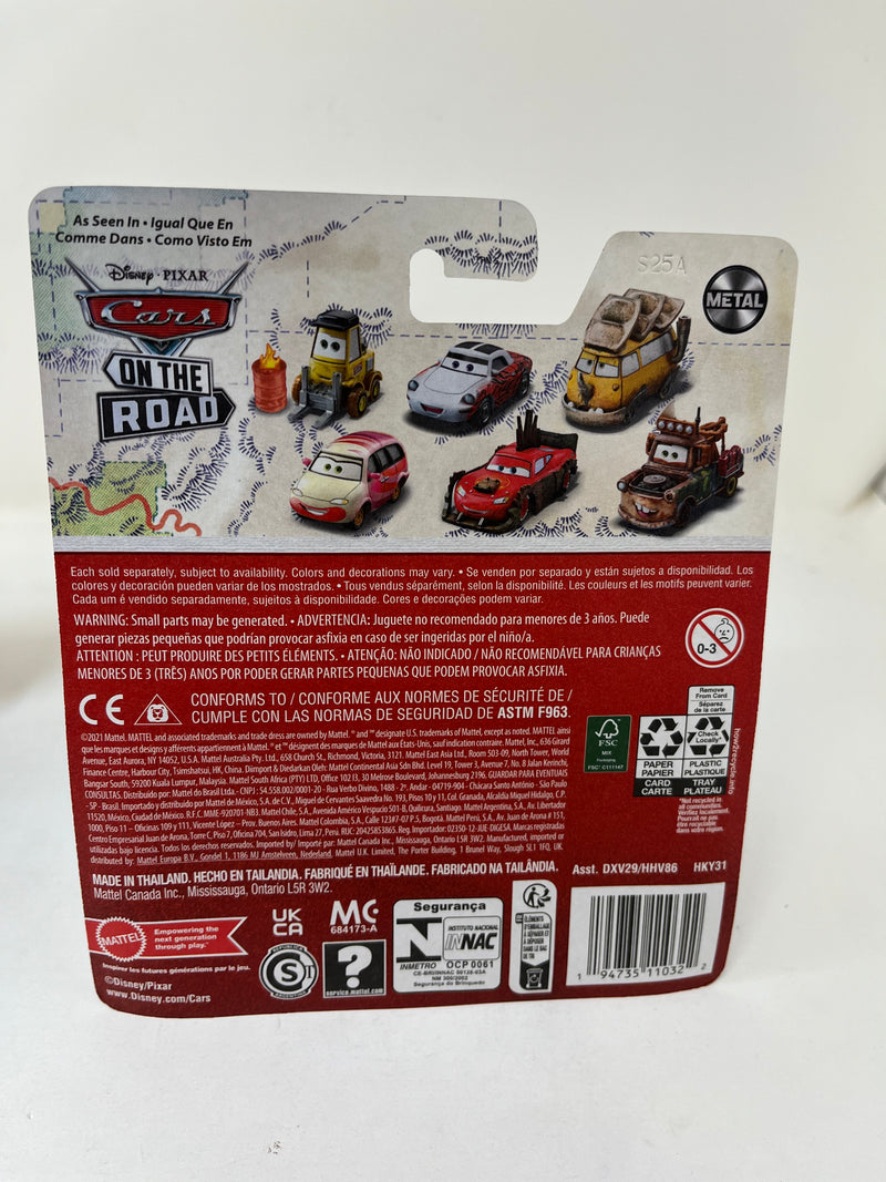 Kelly Beambright * NEW! Disney Pixar CARS On the Road * NEW!