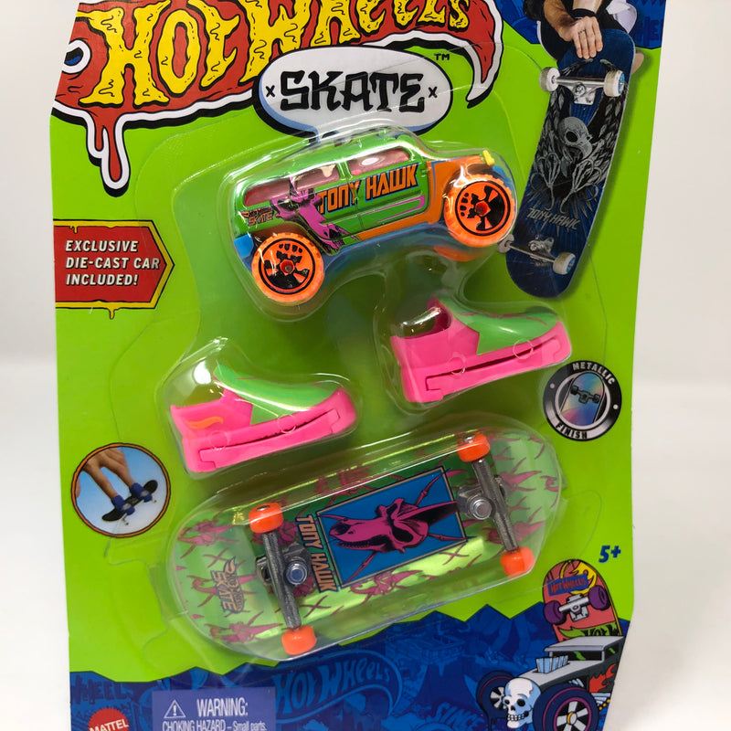 2023 Hot Wheels Skate Tony Hawk * Rockster & Howlan Skate Board & Shoes