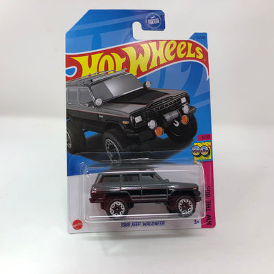Hot Wheels 2023 #52 – Jeep Wagoneer 1988 Colore Grigio – Modellino 1:64 - Foto 2