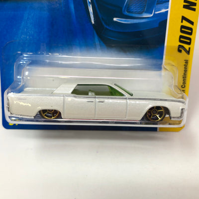 '64 Lincoln Continental #22 * WHITE w/ Gold Rims * 2007 Hot Wheels Basic