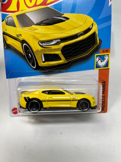 2017 Chevy Camaro ZL1 #135 * Yellow * 2023 Hot Wheels