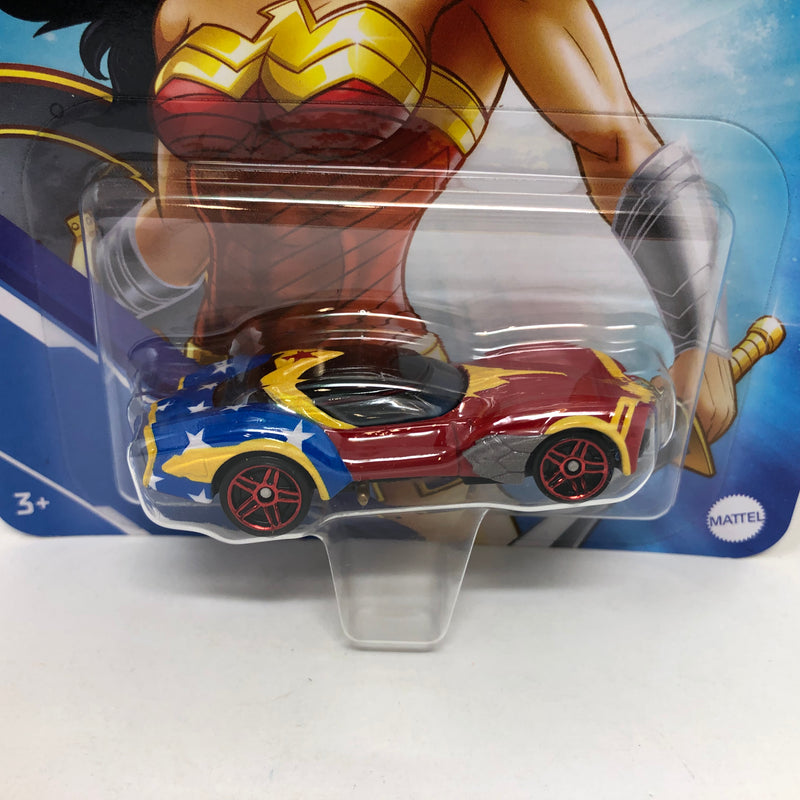 NEW!  Wonder Woman DC Comics * 2023 Hot Wheels Character Cars DC
