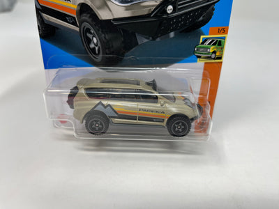 Chrysler Pacifica #182 * Tan * 2024 Hot Wheels Case L