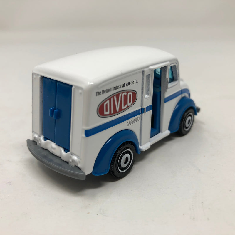 DIVCO Milk Truck w/ Opening Door * Matchbox 1:64 scale Loose Diecast