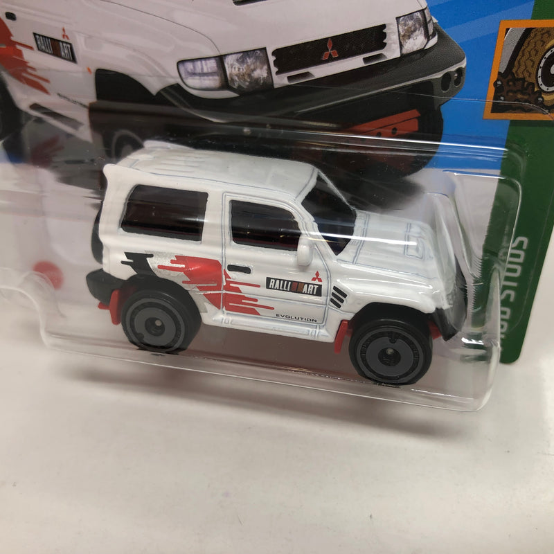 Mitsubishi Pajero Evolution 