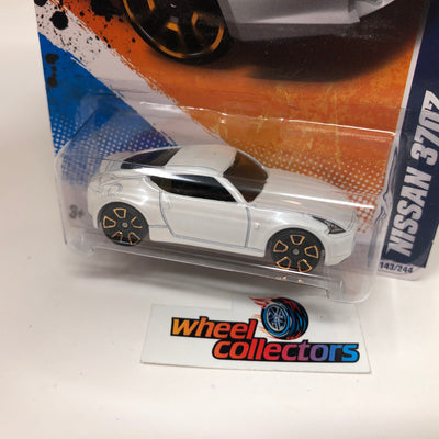 Nissan 370Z #143 * White * 2011 Hot Wheels