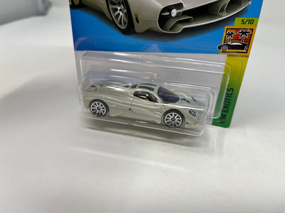 Pagani Utopia #205 * Off White * 2024 Hot Wheels Basic Case M