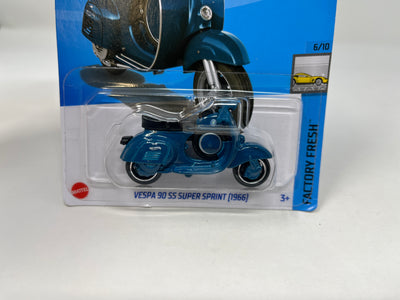 Vespa 90 Ss Super Sprint 1966 #71 * Blue * 2024 Hot Wheels Basic Case M