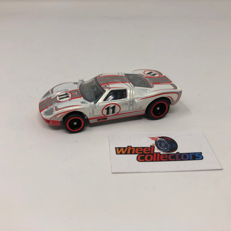 Ford GT-40 Garage * Hot Wheels 1:64 scale Loose