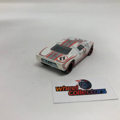 Ford GT-40 Garage * Hot Wheels 1:64 scale Loose