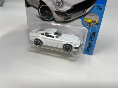 Custom Datsun 240Z #76 * WHITE * 2017 Hot Wheels w/ Factory Holo