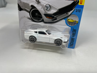 Custom Datsun 240Z #76 * WHITE * 2017 Hot Wheels w/ Factory Holo