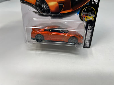 '17 Nissan GT-R R35 #364 * Orange * 2017 Hot Wheels w/ Factory Holo