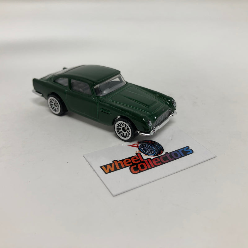 1963 Aston Matin DB5 * Hot Wheels 1:64 scale Loose Diecast