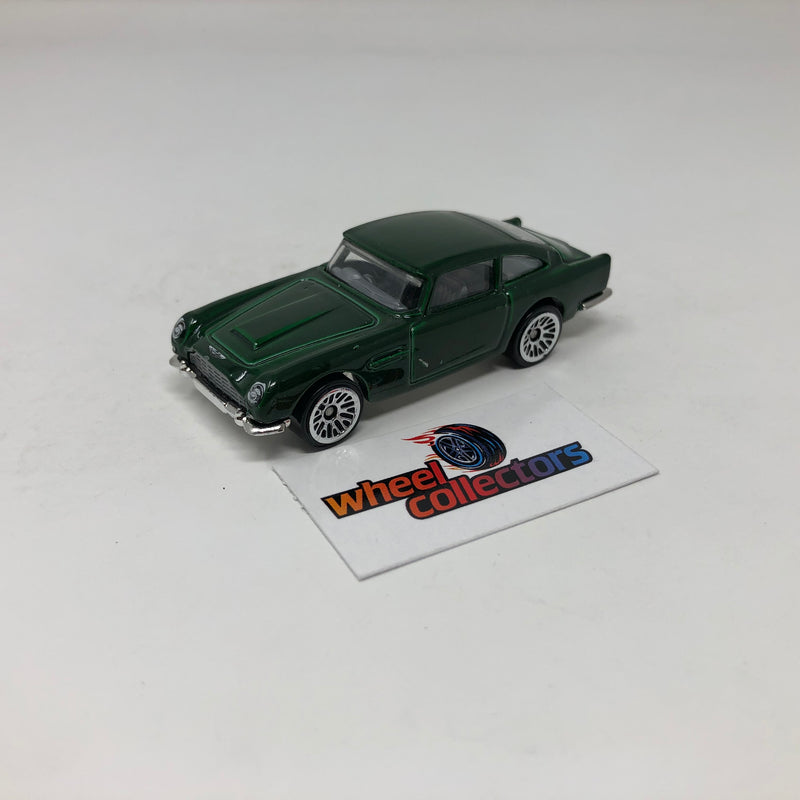 1963 Aston Matin DB5 * Hot Wheels 1:64 scale Loose Diecast