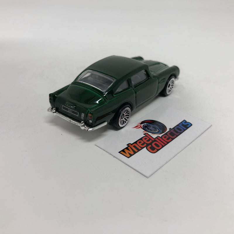 1963 Aston Matin DB5 * Hot Wheels 1:64 scale Loose Diecast