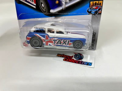 Cockney Cab II #102 * White/Blue * 2022 Hot Wheels Case P