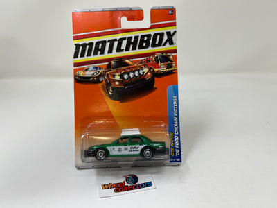 '06 Ford Crown Victoria #68 * Green * Matchbox Basic Series
