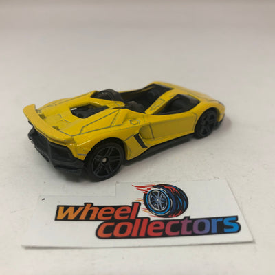 Lamborghini Aventador * Yellow * Hot Wheels Loose 1:64 Scale