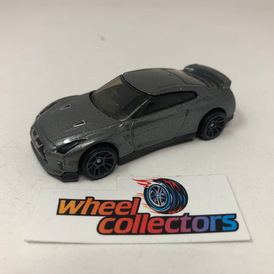'17 Nissan GT-R (R35) * Gray * Hot Wheels Loose 1:64 Scale